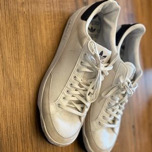 Adidas Men’s Rod Laver Sneaker